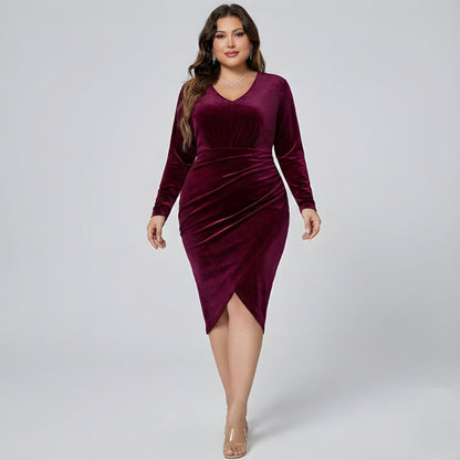 VelvetChic - Welurowa Sukienka Kopertowa. Wyszczuplająca i Maskująca Brzuch (Plus Size)